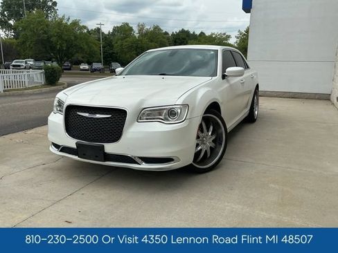 Used 2019 Chrysler 300 Touring w/ Quick Order Package 2EF RWD image 4