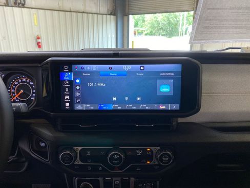Used 2025 Jeep Wrangler Unlimited Sport AWD/4WD image 36
