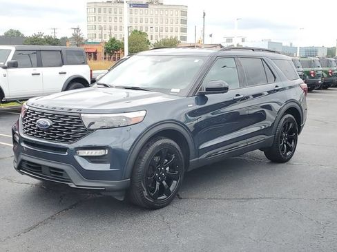 Used 2023 Ford Explorer ST-Line AWD/4WD image 2