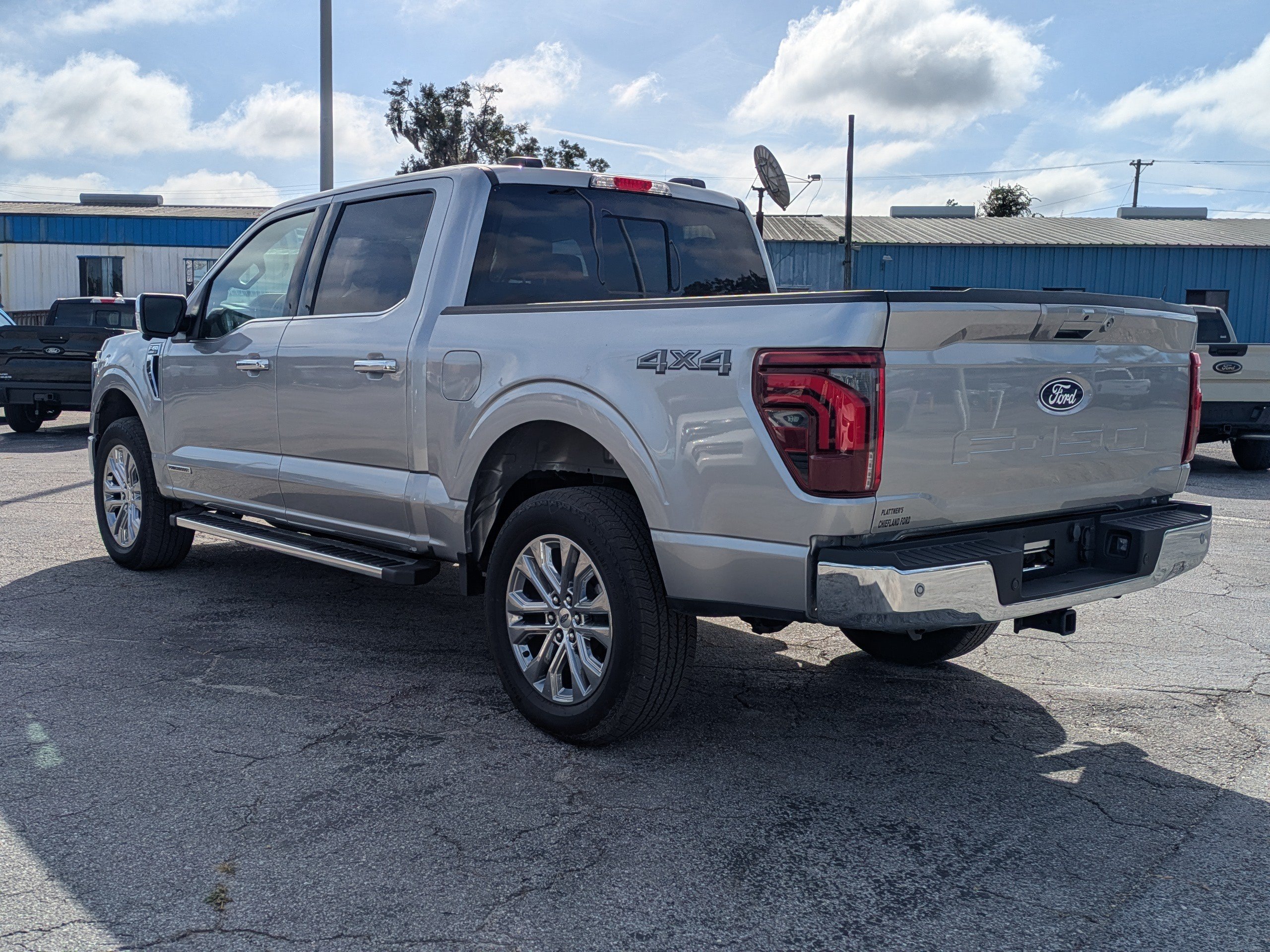 Used 2025 Ford F150 Lariat w/ Equipment Group 501A Mid AWD/4WD image 6