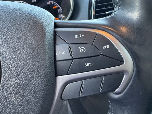 Used 2021 Jeep Grand Cherokee Laredo X AWD/4WD image 32