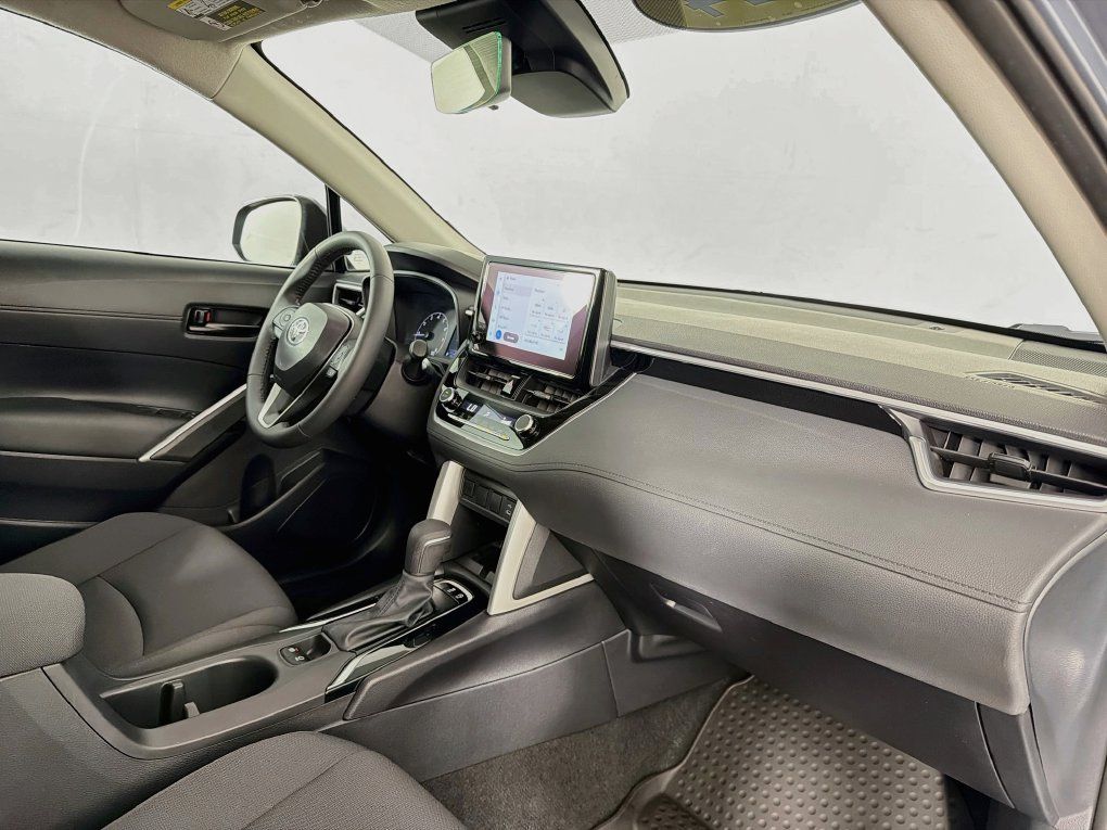 Used 2024 Toyota Corolla Cross LE FWD image 31