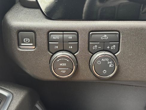 Used 2024 Chevrolet Silverado 1500 LT image 13