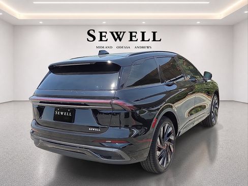 Certified 2025 Lincoln Nautilus Reserve w/ Jet Appearance Package AWD/4WD image 4