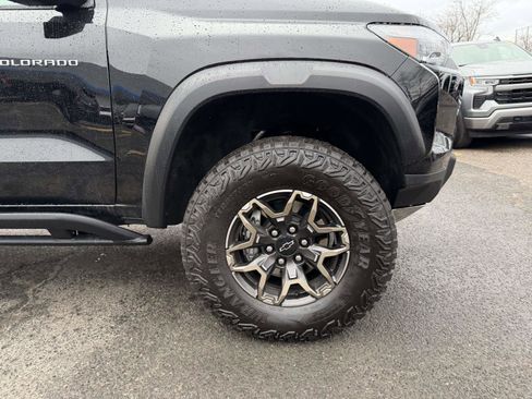 Certified 2024 Chevrolet Colorado ZR2 w/ Safety Package AWD/4WD image 7