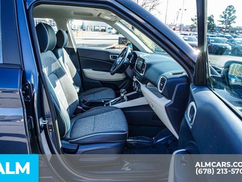 Used 2024 Hyundai Venue Limited FWD image 23