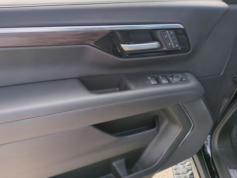 Certified 2025 Chevrolet Suburban Z71 image 22