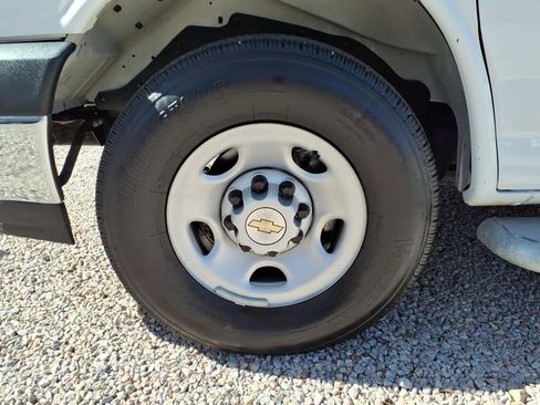 Used 2024 Chevrolet Express 2500 Work Van w/ Driver Convenience Package image 14