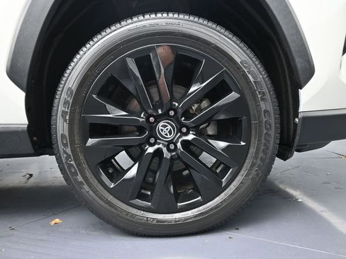 Used 2022 Toyota RAV4 Limited image 5