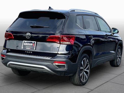 Used 2022 Volkswagen Taos SE w/ Panoramic Sunroof Package FWD image 13