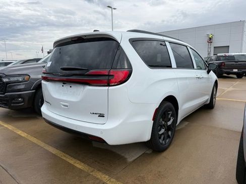 New 2026 Chrysler Pacifica Limited w/ S Appearance Package image 7