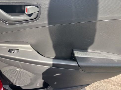 Used 2022 Hyundai Kona SE image 34