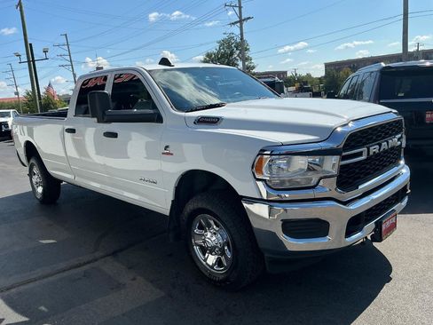 Used 2022 RAM 2500 Tradesman w/ Chrome Appearance Group AWD/4WD image 3