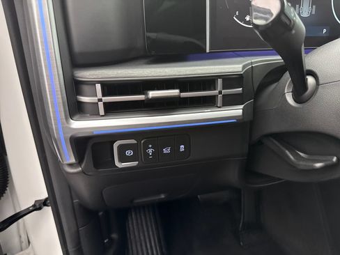 Certified 2024 Hyundai Santa Fe Limited AWD/4WD image 16