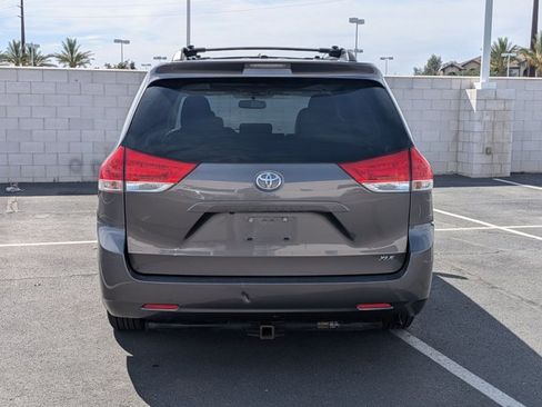 Used 2014 Toyota Sienna XLE image 6