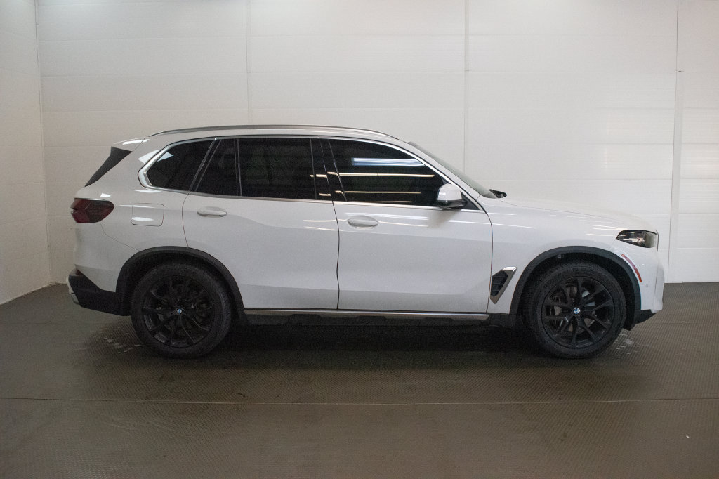 Used 2024 BMW X5 xDrive40i w/ Parking Assistance Package AWD/4WD image 3