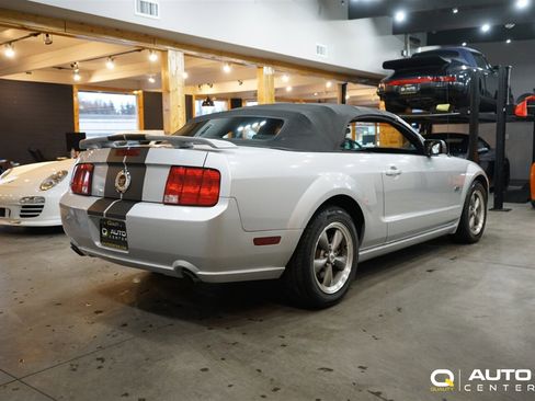 Used 2005 Ford Mustang GT Premium image 4