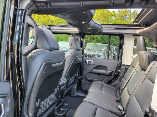 New 2027 Jeep Wrangler Unlimited Sahara AWD/4WD image 13