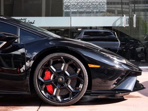 Used 2024 Lamborghini Huracan Tecnica image 9