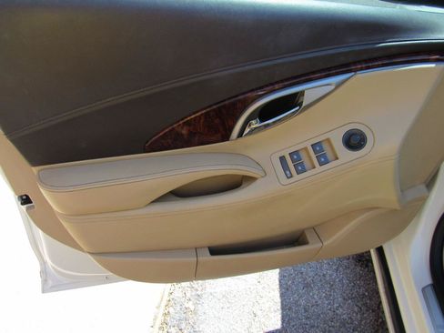Used 2011 Buick LaCrosse CXL w/ Luxury Package FWD image 15