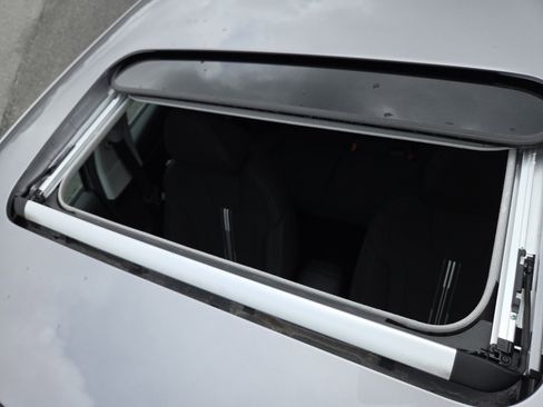 Used 2025 Hyundai Elantra SEL FWD image 3