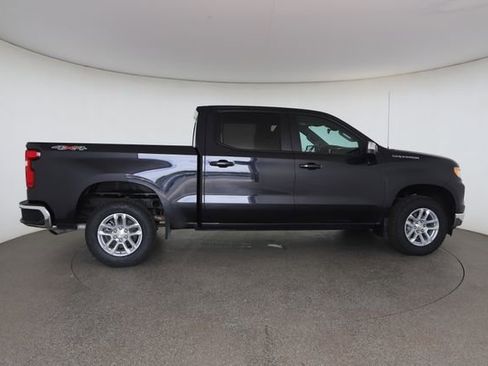 Used 2022 Chevrolet Silverado 1500 LT AWD/4WD image 22