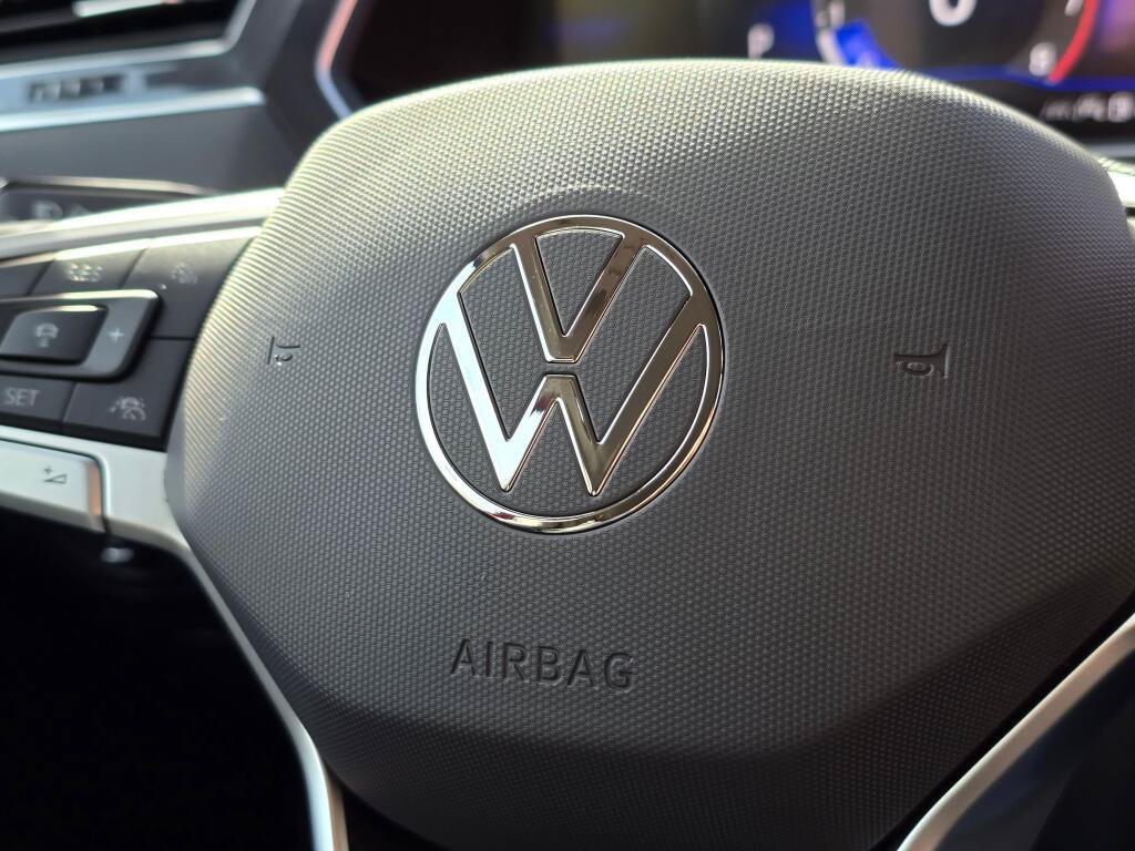 Used 2024 Volkswagen Tiguan SE AWD/4WD image 30