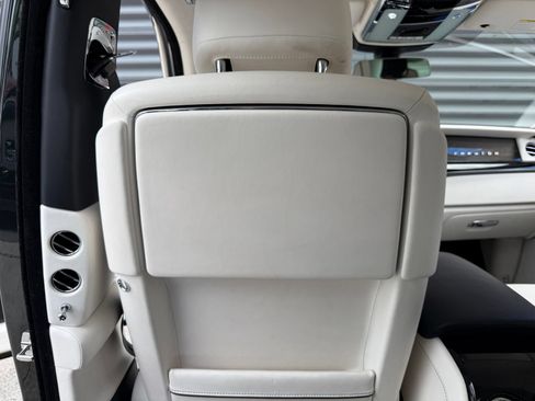 Used 2022 Rolls-Royce Phantom Sedan RWD image 37