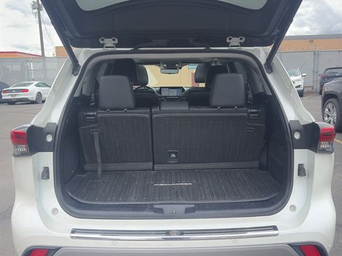 Used 2020 Toyota Highlander Platinum AWD/4WD image 9