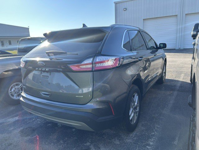 Used 2024 Ford Edge SEL w/ Convenience Package AWD/4WD image 3