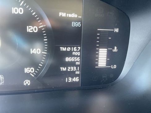 Used 2019 Volvo XC60 T5 Momentum w/ Premium Package image 12