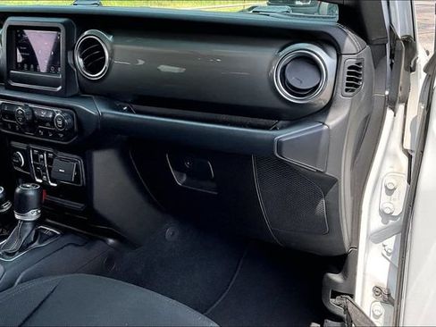 Used 2019 Jeep Wrangler Unlimited Sahara w/ Safety Group AWD/4WD image 26