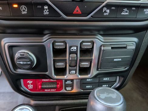 Used 2023 Jeep Wrangler Unlimited Rubicon AWD/4WD image 34