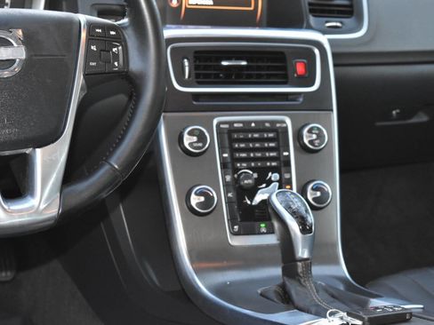 Used 2015 Volvo V60 T5 Premier image 29