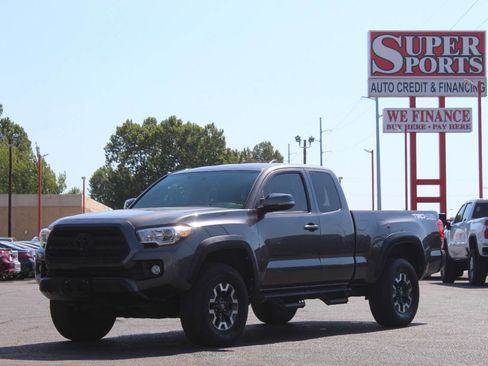 Used 2016 Toyota Tacoma TRD Off-Road w/ Towing Package image 7
