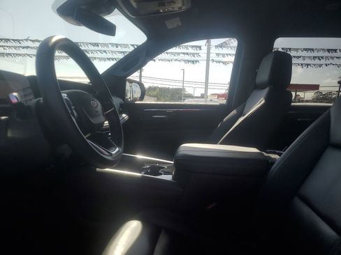 Used 2025 Chevrolet Tahoe LT AWD/4WD image 8