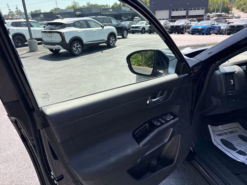 New 2026 Nissan Pathfinder SL FWD image 10