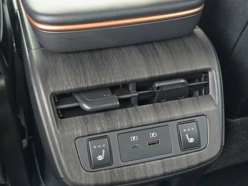 Used 2024 Nissan Ariya AWD image 19