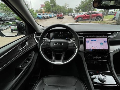 Used 2023 Jeep Grand Cherokee L Limited AWD/4WD image 11
