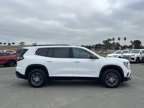 New 2026 GMC Acadia Elevation FWD image 2
