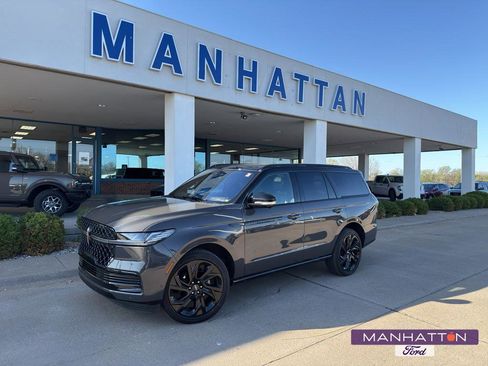 Used 2025 Lincoln Navigator Black Label image 1