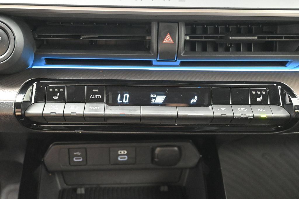 Certified 2024 Toyota Prius XLE FWD image 21