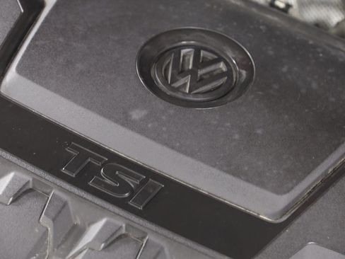 Used 2018 Volkswagen Tiguan SEL w/ 3rd Row Seat Package image 21