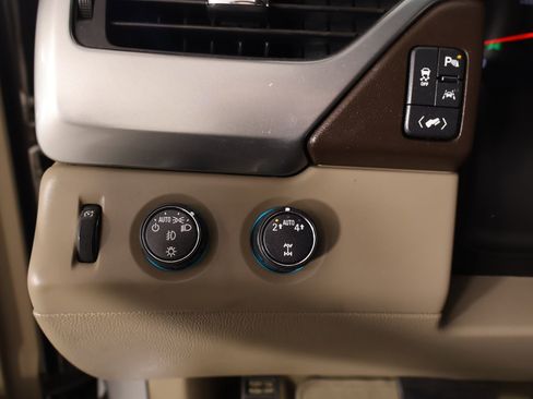 Used 2018 Chevrolet Tahoe LT image 10