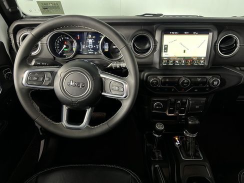 Used 2023 Jeep Wrangler Unlimited Sahara image 12