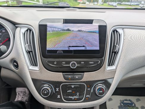 Used 2023 Chevrolet Malibu LS FWD image 22
