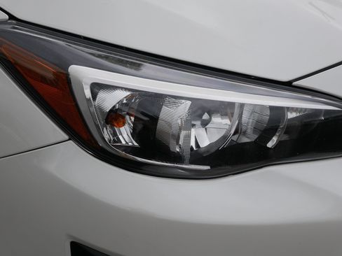 Used 2021 Subaru Crosstrek 2.0i Premium w/ Moonroof Package AWD/4WD image 16