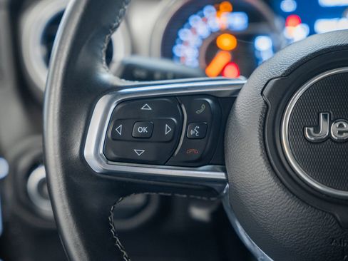 Used 2018 Jeep Wrangler Unlimited Sahara image 33