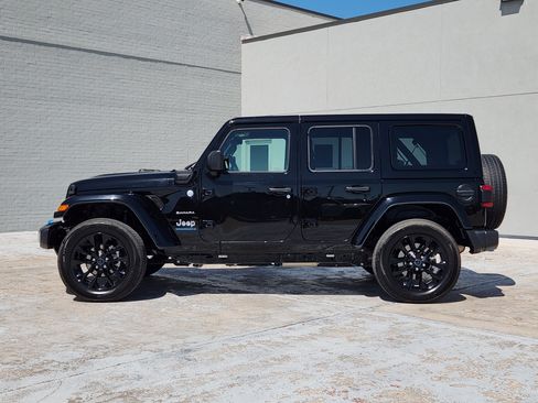 Used 2024 Jeep Wrangler Unlimited Sahara AWD/4WD image 5