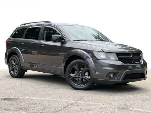 Used 2019 Dodge Journey SE w/ Connectivity Group FWD image 2